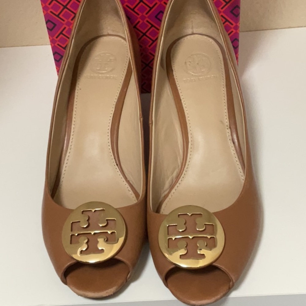 Tory Burch Kara 65 MM wedge size 8 Royal Tan with Peek a boo toe w/ box & bag - Picture 7 of 7